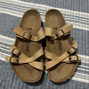 Birkenstock women’s Tan Sandals
